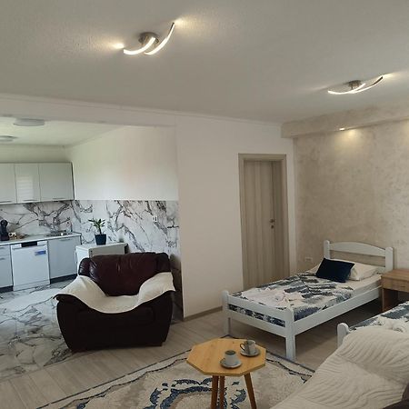 Matija Airport Apartment Mitrovici  Ngoại thất bức ảnh