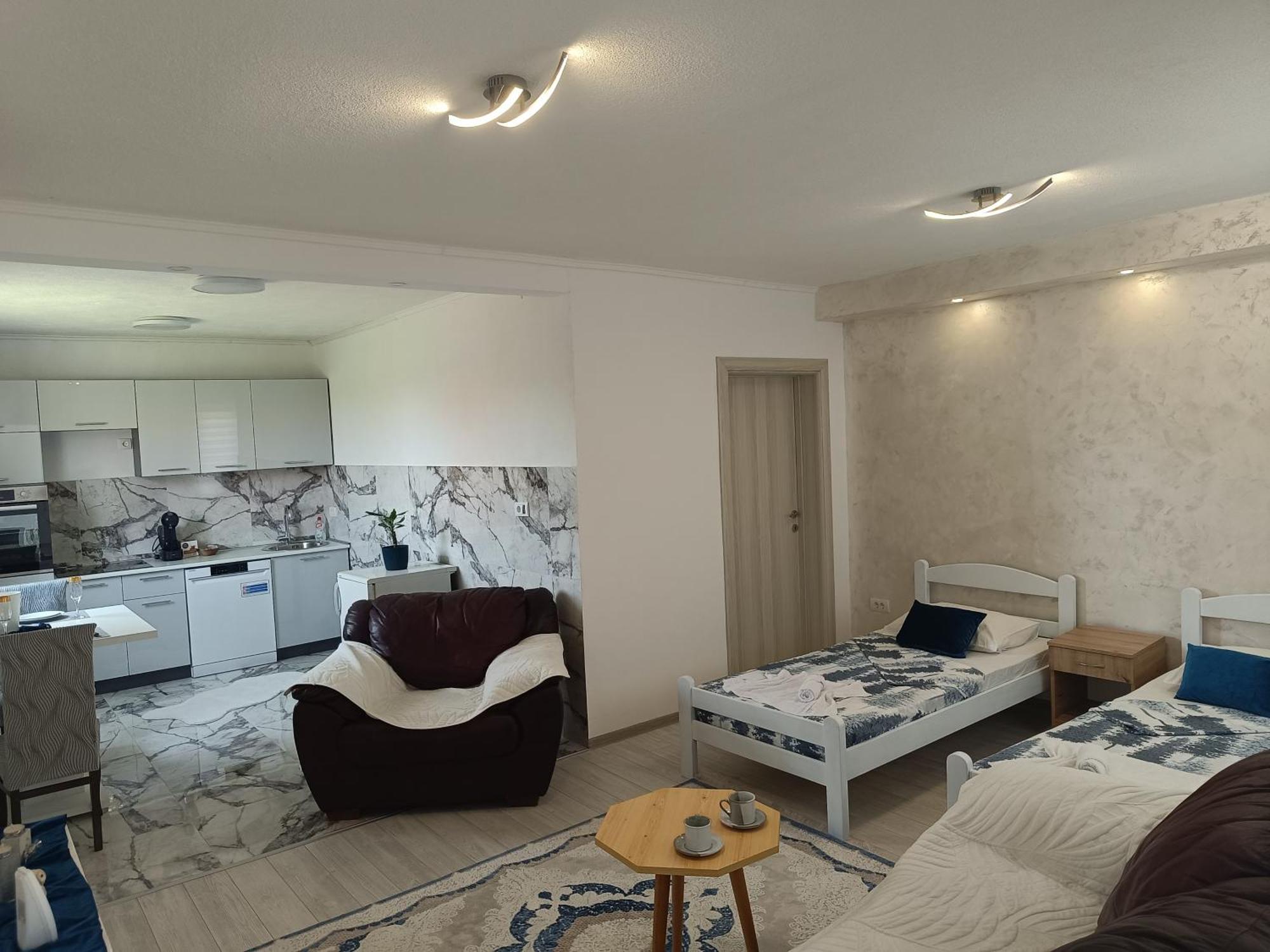 Matija Airport Apartment Mitrovici  Ngoại thất bức ảnh