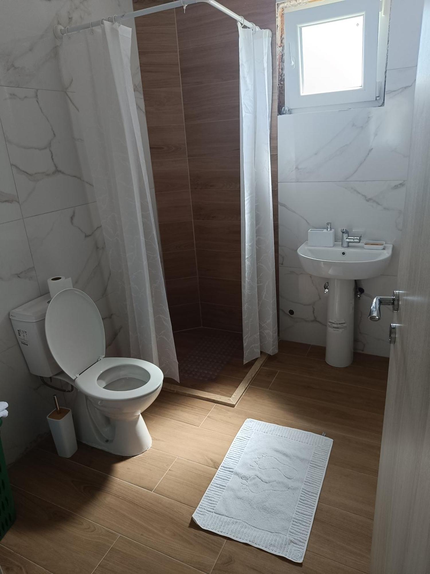 Matija Airport Apartment Mitrovici  Ngoại thất bức ảnh