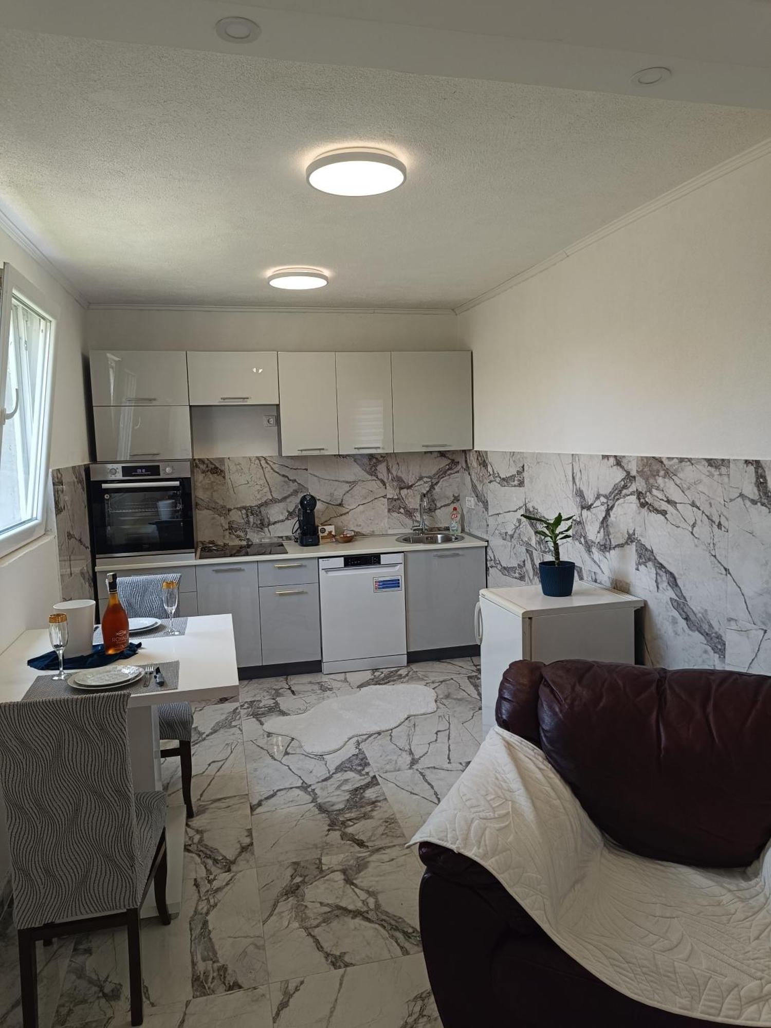 Matija Airport Apartment Mitrovici  Ngoại thất bức ảnh