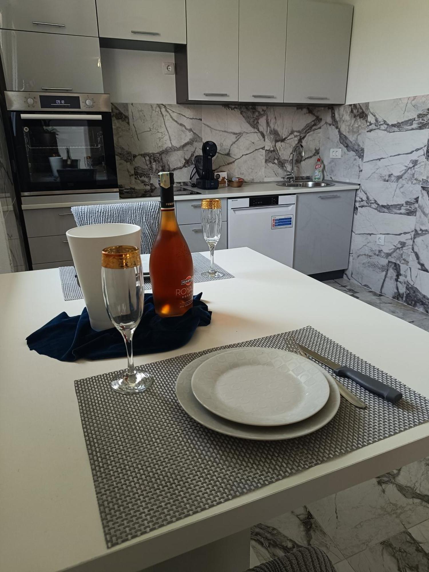 Matija Airport Apartment Mitrovici  Ngoại thất bức ảnh