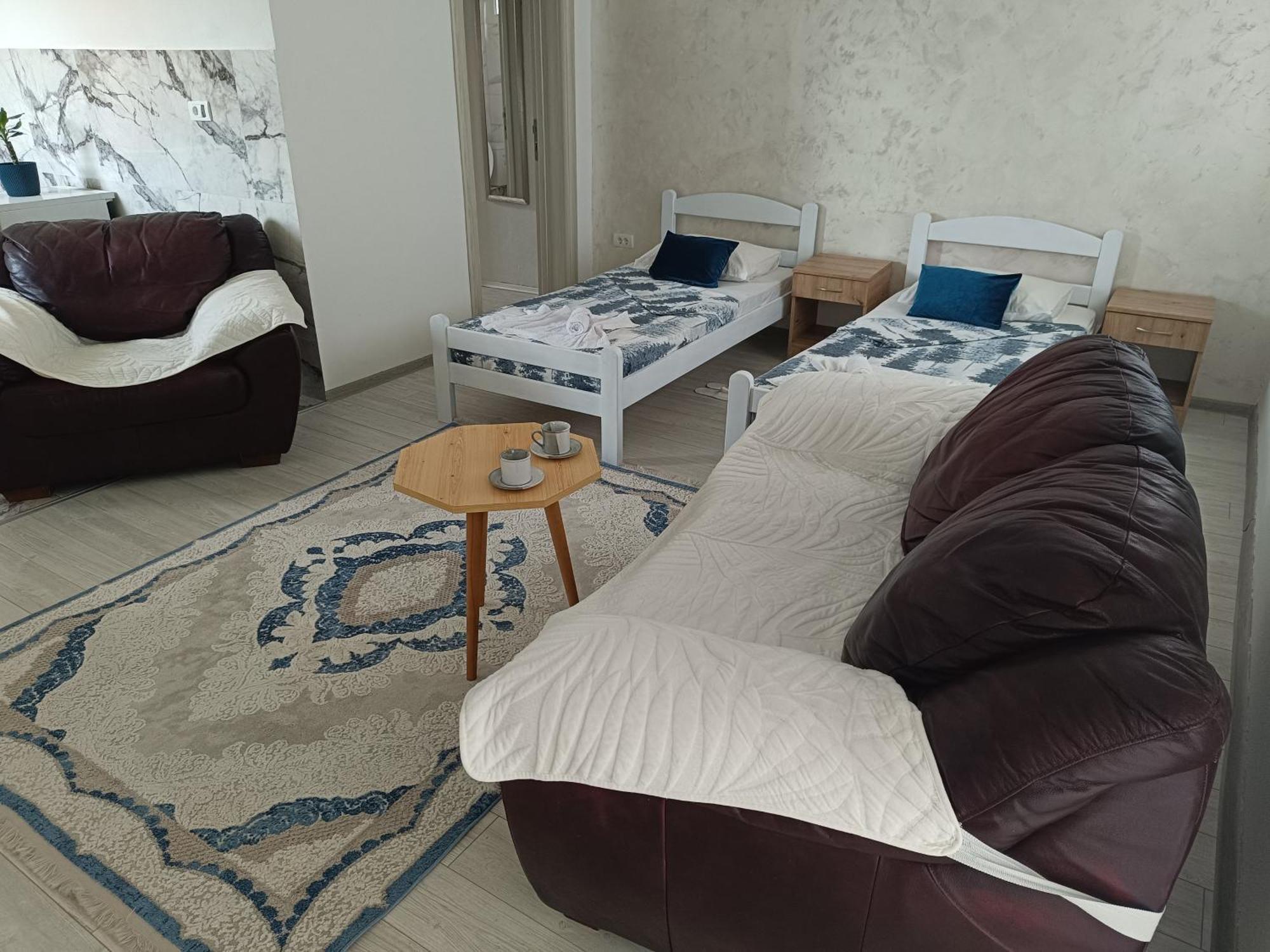 Matija Airport Apartment Mitrovici  Ngoại thất bức ảnh