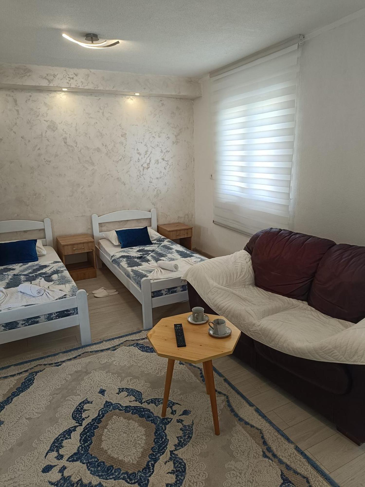 Matija Airport Apartment Mitrovici  Ngoại thất bức ảnh