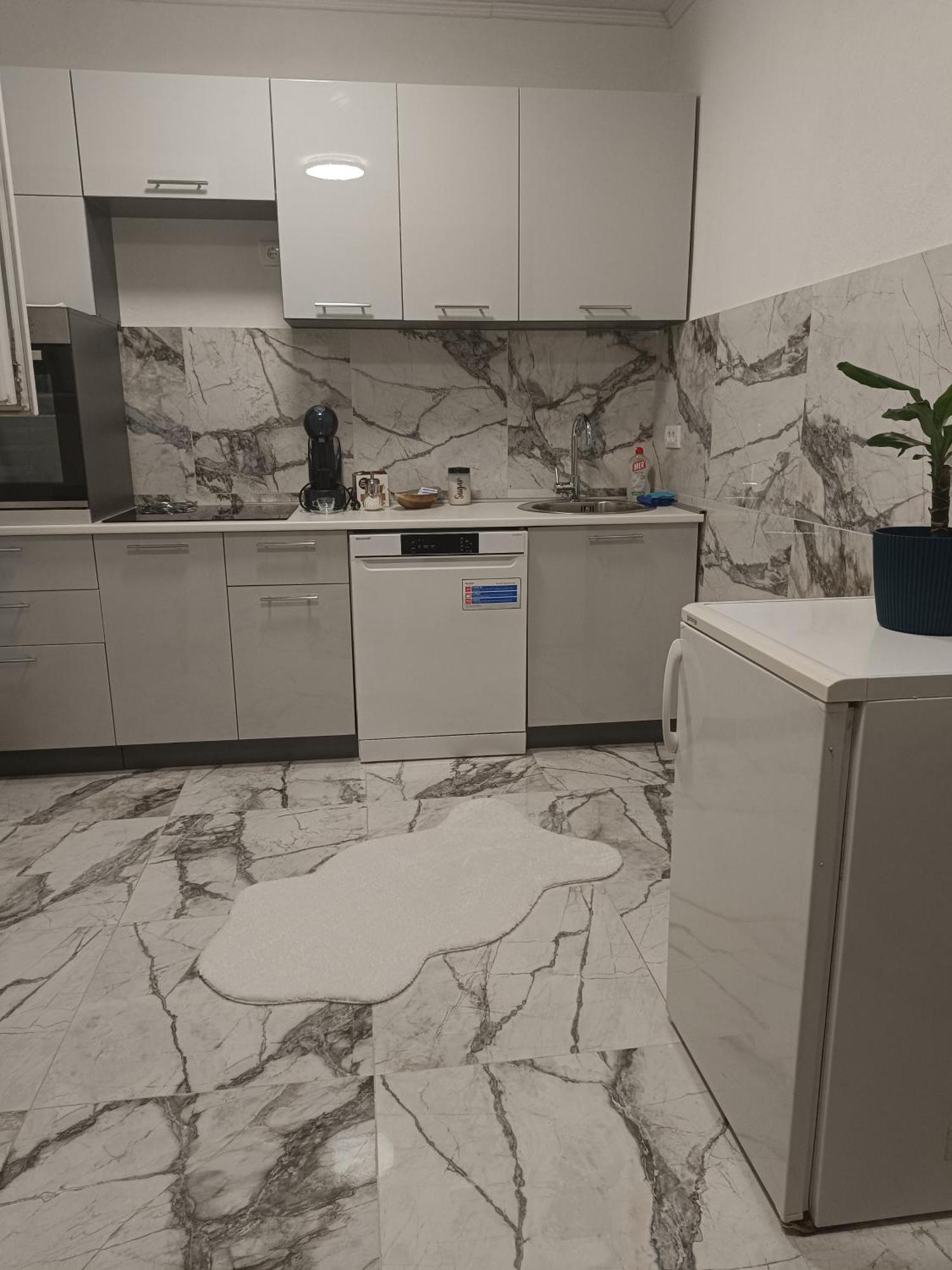 Matija Airport Apartment Mitrovici  Ngoại thất bức ảnh
